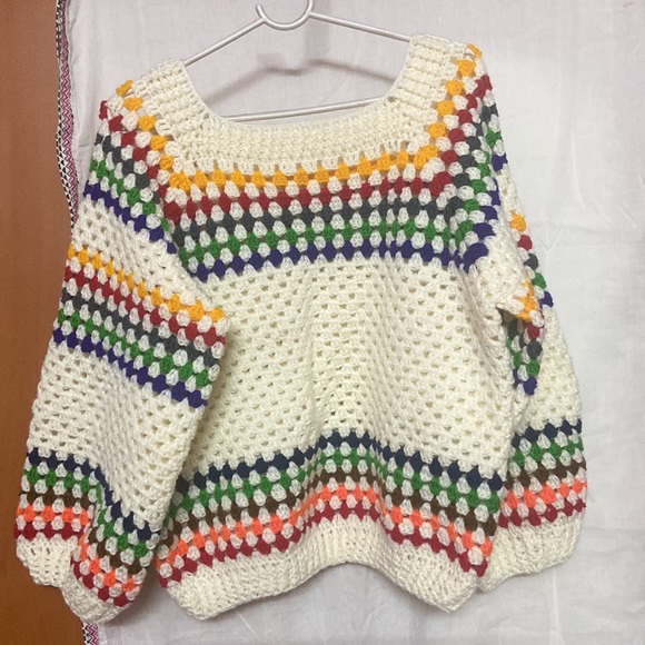 Handmade crocheted baloon sleeves pullover top - Picture 4 of 6